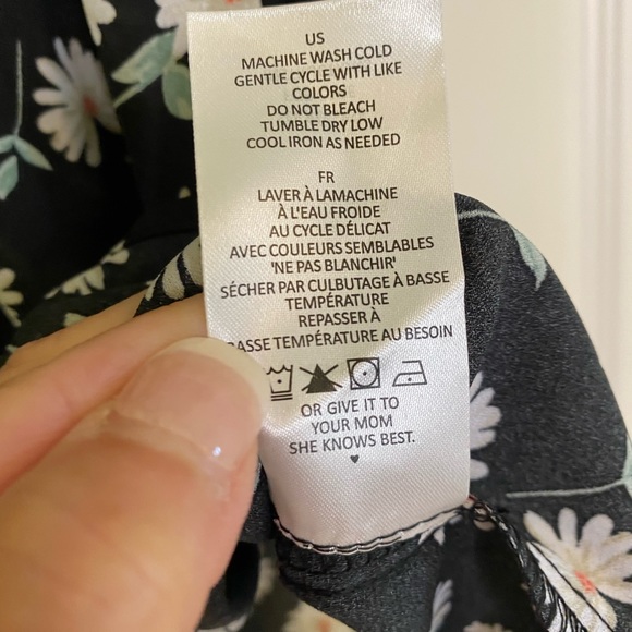 BNWT Black Daisy blouse. - Picture 3 of 3